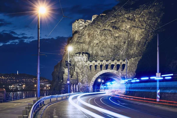 Senderos de luz del coche ambulancia — Foto de Stock