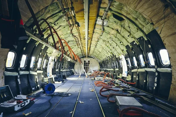 Flyvemaskine under kraftig vedligeholdelse - Stock-foto
