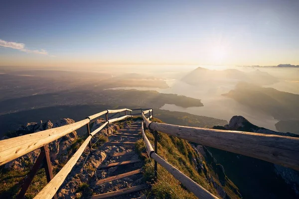 Bergwanderweg Zum Pilatus Gegen Den Vierwaldstättersee Landschaft Bei Schönem Sonnenaufgang — Stockfoto