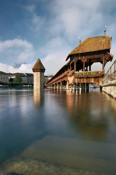 Güneşli Bir Günde Chapel Köprüsü Sviçre Nin Lucerne Kentindeki Pilatus — Stok fotoğraf