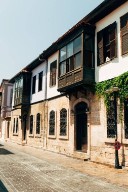 Antalya, Türkiye'de eski şehrin dar sokakların bir görünüm.