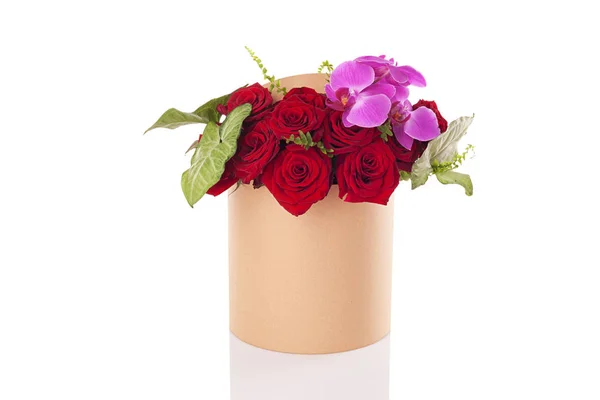 Red Roses Pink Orchid Flowers Bouquet Arrange Gift Box Isolated — Stock Photo, Image