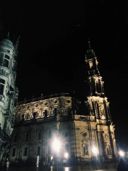 Gece güzel mimarisinde Dresden, Almanya, Avrupa'nın