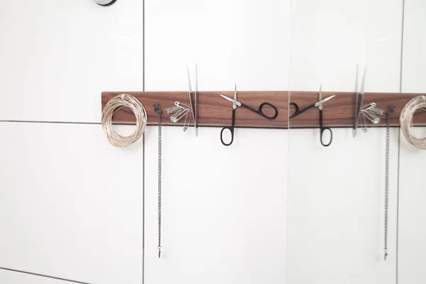 Duş Kabin mıknatıs panel, makas, iğne, cımbız ve iş parçacığı ile