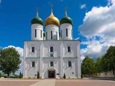 1379 Dmitry Donskoy tarafından kurulan Kolomna Kremlin'in katedral meydanında varsayım Katedrali