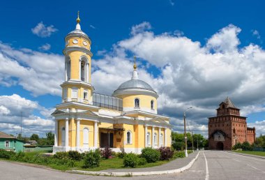 Kolomna Kremlin, Holy Cross 18. yüzyılın ve Pyatnitsky kapısı yüceltme kilise görünümünü