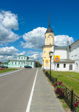 Kolomna, Rusya - 9 Haziran 2018: Görünümü kutsal Trinity Novo-Golutvin Manastırı ve Rus yazar Kuprin evi