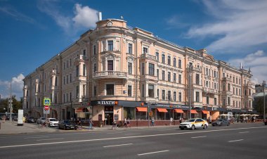 1 Tverskaya-Yamskaya Caddesi üzerinde eski karlı ev