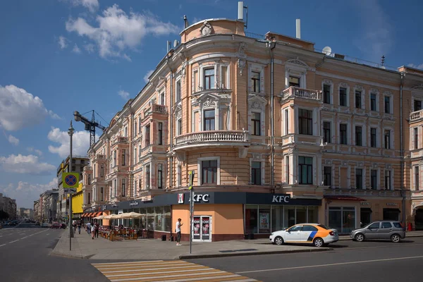 1st Tverskaya-Yamskaya Street, antiga casa rentável — Fotografia de Stock