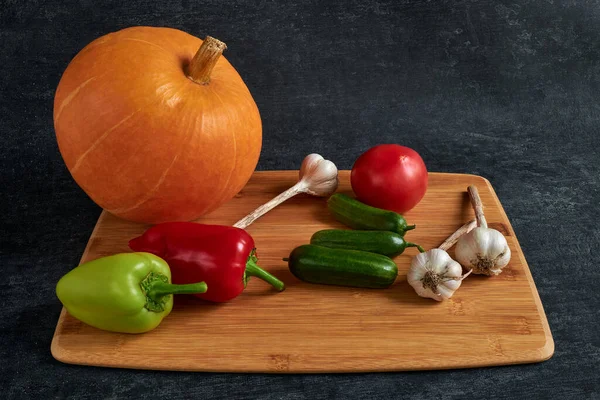 Pumpkin Chopping Board Sweet Pepper Garlic Cucumbers Tomatoes Dark Style — Stock Photo, Image