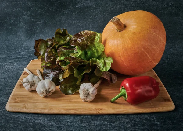 Red Oak Salad Pumpkin Garlic Sweet Pepper Vegetables Cutting Wooden — Stock Photo, Image
