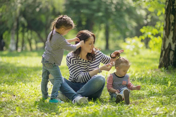 Mother Daughter Having Fun Playing Together Field — Stock Photo, Image