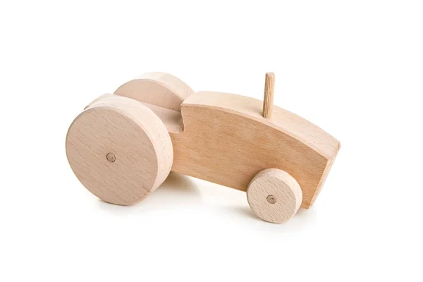 Hausgemachtes Holztraktor-Spielzeug auf weißem Hintergrund. — Stockfoto