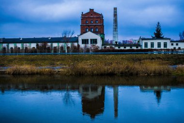 Fabrika Warta Nehri üzerinde