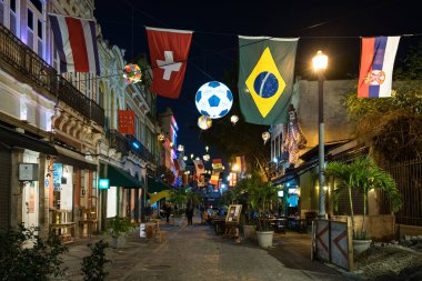 Rio de Janeiro, Brezilya - 20 Haziran 2018: ünlü Lavradio street Dünya Kupası 2018 sırasında ülke bayrakları ile dekore edilmiş.