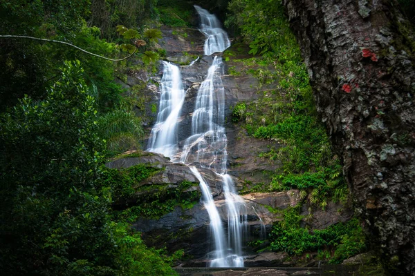 Landschaft Des Schönen Waldwasserfalls — Stockfoto