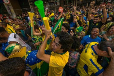 Rio De Janeiro, Brezilya - 22 Haziran 2018: Brezilya Kosta Rika 2018 FIFA Dünya Kupası'nda karşı kutluyor zafer hayranları