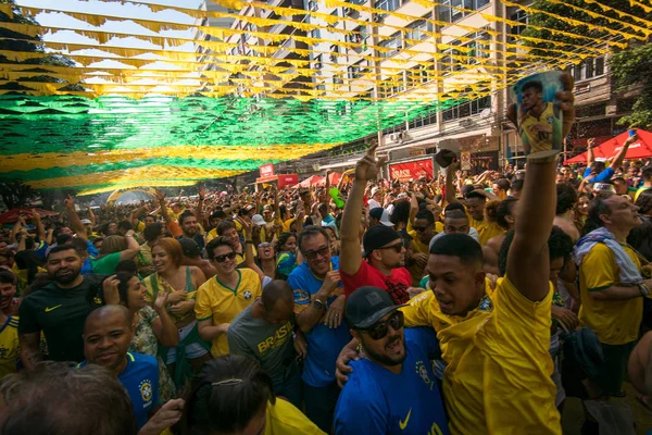 祝う勝利コスタリカ 2018 Fifa ワールド カップで リオデジャネイロ ブラジル 2018 ブラジルのファンします — ストック写真