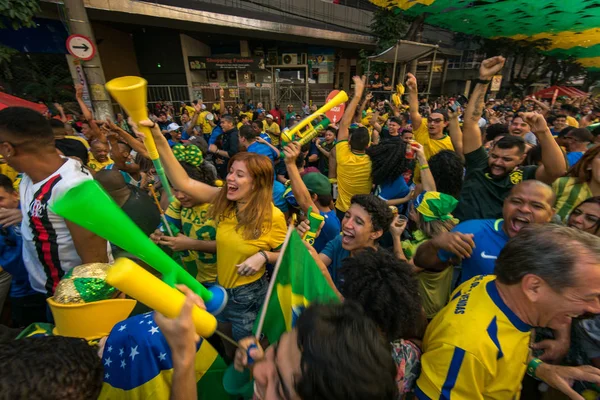 祝う勝利コスタリカ 2018 Fifa ワールド カップで リオデジャネイロ ブラジル 2018 ブラジルのファンします — ストック写真