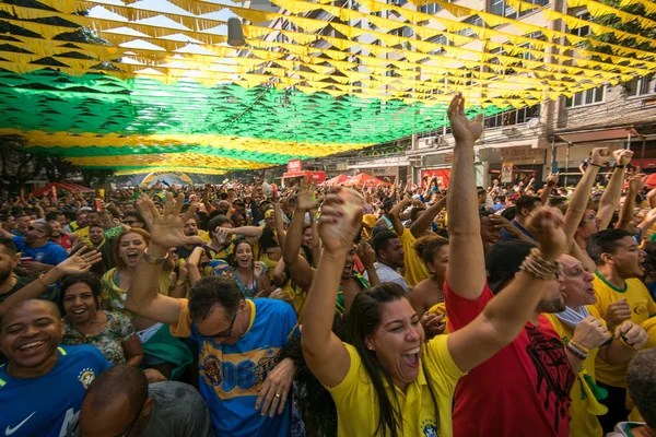 巴西里约热内卢 2018年6月22日 巴西球迷在2018世界杯上庆祝对哥斯达黎加的胜利 — 图库照片