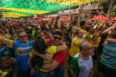 Rio De Janeiro, Brezilya - 22 Haziran 2018: Brezilya Kosta Rika 2018 FIFA Dünya Kupası'nda karşı kutluyor zafer hayranları