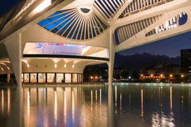 Rio De Janeiro, Brezilya - 11 Ağustos 2018: Yarın Müzesi, Rio de Janeiro Bilim Müzesi. İspanyol mimar Santiago Calatrava tarafından tasarlanmış ve yanındaki Pier Maua liman bölgesinde inşa.