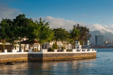 Ilha das Enxadas Adası, ait olduğu Brezilya deniz kuvvetleri, Guanabara Körfezi, Rio de Janeiro, Brezilya için sömürge Portekizce mimarisinde 