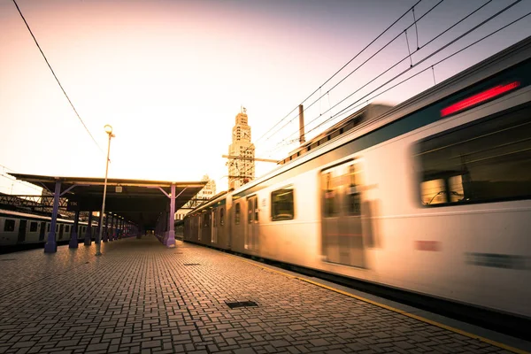 Пассажирский Поезд Отправляющийся Центрального Железнодорожного Вокзала — стоковое фото