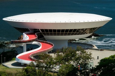 Niteroi, Rio de Janeiro / Brezilya - 31 Ekim 2018: havadan görünümü, Oscar Niemeyers Çağdaş Sanat Müzesi, modern mimarisinin şaheseri inşa 1996 yılında.