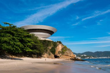 Niteroi, Rio de Janeiro / Brezilya - 31 Ekim 2018: Oscar Niemeyer Niteroi Çağdaş Sanat Müzesi görünümü dışında.