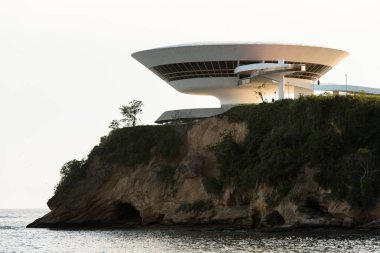 Niteroi, Rio de Janeiro / Brezilya - 31 Ekim 2018: Oscar Niemeyer Niteroi Çağdaş Sanat Müzesi görünümü dışında.