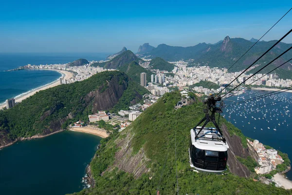 Kolejka Linowa Zbliża Się Statuą Piękny Widok Rio Janeiro City — Zdjęcie stockowe