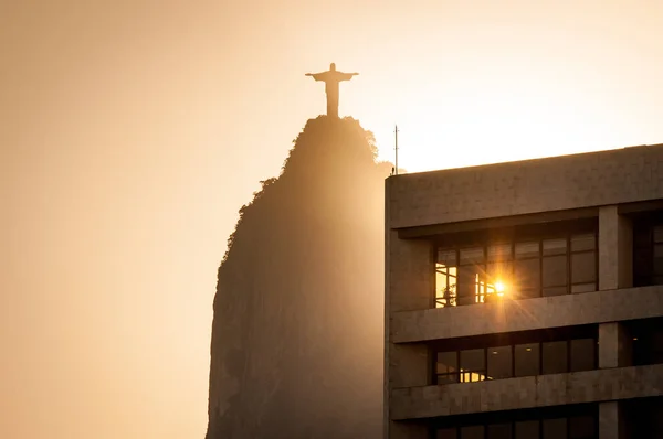 Rio Janeiro Brazília 2019 Február Nap Süt Ablakon Irodaház Corcovado — Stock Fotó