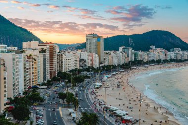 Yüksek açı görünümü, Copacabana Plajı, Rio de Janeiro şehri, Brezilya