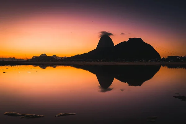 Pohled Sugerskou Horu Odražené Vodě Východu Slunce — Stock fotografie