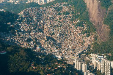 Rio de Janeiro 'daki Favela Rocinha' nın havadan görüntüsü, 100.000 Inhabintant içerir ve Brezilya 'nın en büyüğüdür.