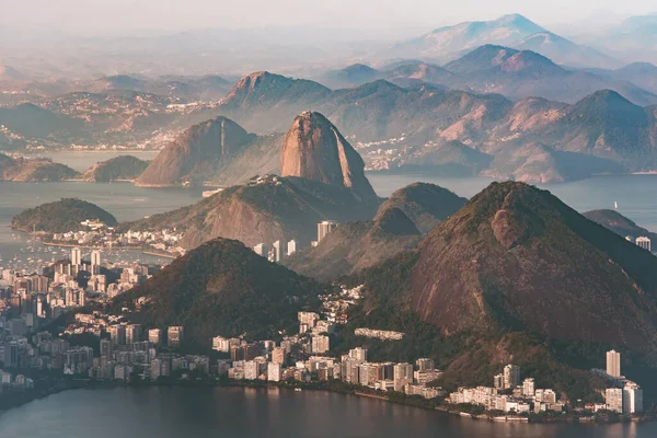 Colinas Rio Janeiro Com Pão Açúcar Montanha Entre Eles — Fotografia de Stock