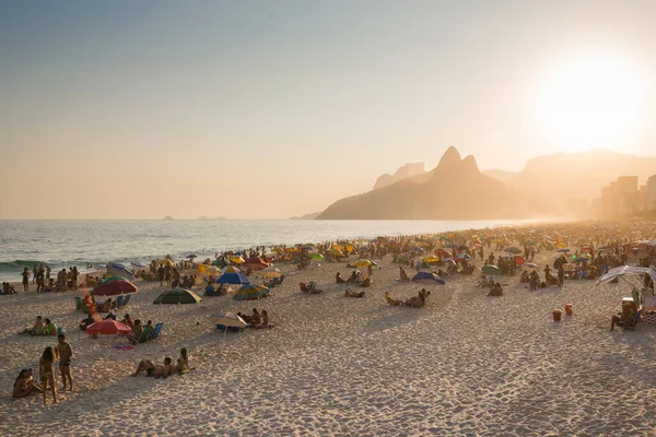 Rio Janeiro Brazylia Września 2020 Brazylijczycy Cieszą Się Słonecznym Niedzielnym — Zdjęcie stockowe
