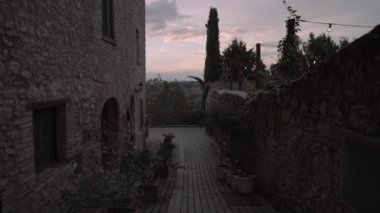 Ruelle d 'un küçük köyü uzaylı.