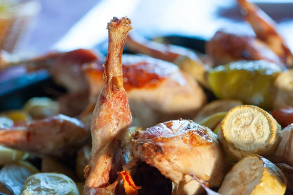 kabak, biber ve diğer sebzeler ile pişmiş tavuk