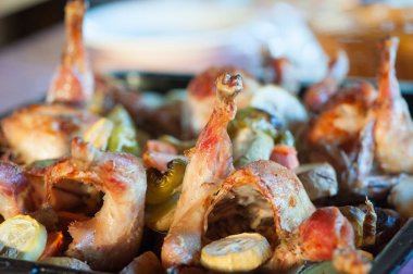 kabak, biber ve diğer sebzeler ile pişmiş tavuk