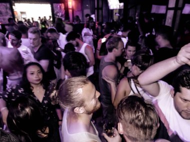 Dolunay parti, Koh Pha Ngan, Surat thani, Tayland, Thailand, Ocak, 2019 kutluyor insanlar