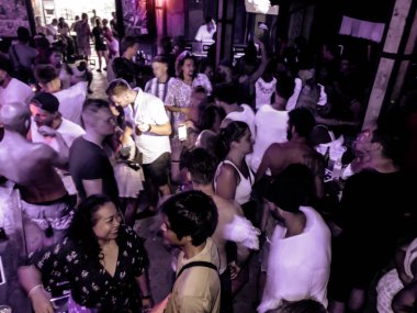 Dolunay parti, Koh Pha Ngan, Surat thani, Tayland, Thailand, Ocak, 2019 kutluyor insanlar