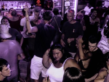 Dolunay parti, Koh Pha Ngan, Surat thani, Tayland, Thailand, Ocak, 2019 kutluyor insanlar