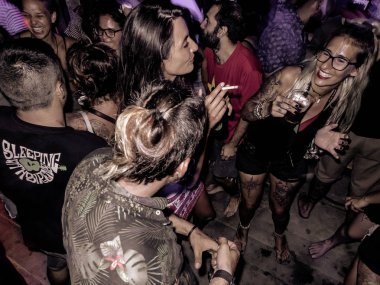 Dolunay parti, Koh Pha Ngan, Surat thani, Tayland, Thailand, Ocak, 2019 kutluyor insanlar