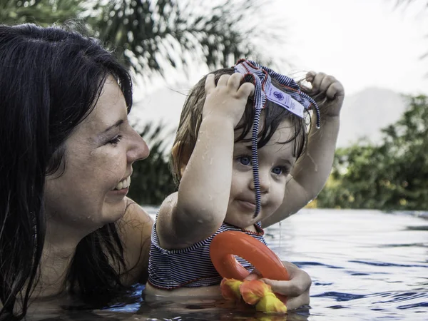 Anne zevk A yaz gün On Yüzme Havuzu ailesiyle, Koh Tao yaşam tarzı, Tayland