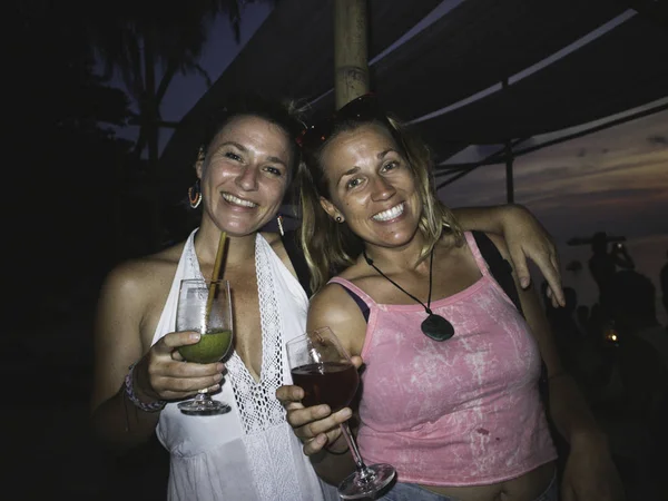 Friends Having Cocktails Playing Beach Isla Mujeres Quintana Roo México — Foto de Stock