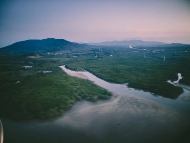 Uçaktan Tayland görünümü üzerinde Uçan