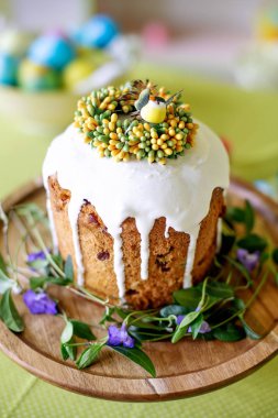 Paskalya pastası, Paskalya tatlılarıyla bahar fotoğrafçılığı. Kutlamak için tebrik Paskalya pastası, geleneksel Kulich, Paska hazır