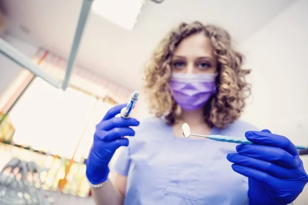 Стоматолог Женщина Секунду Работы — стоковое фото